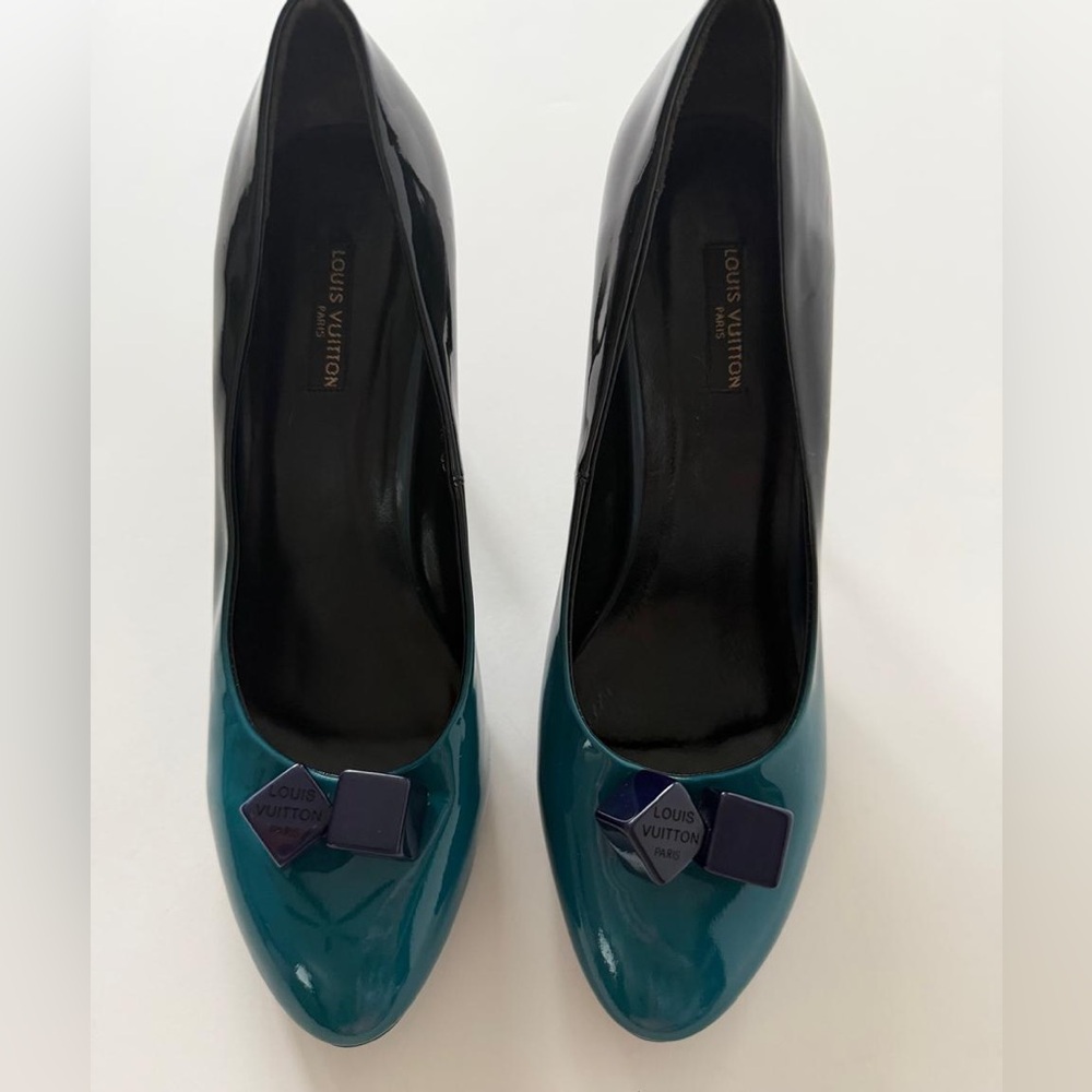 Louis Vuitton navy blue Heels Size 8
